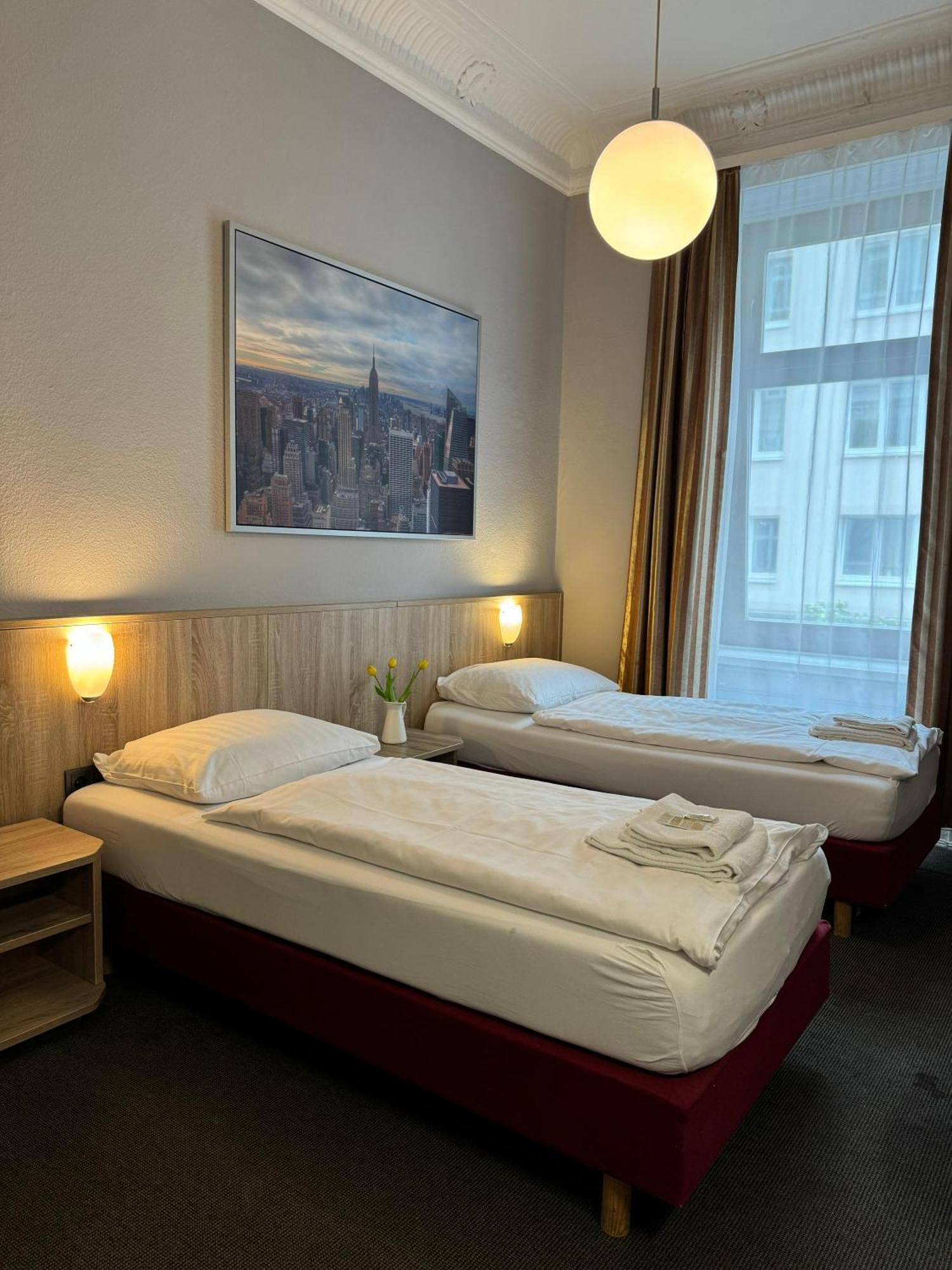 Hotel Kieler Hof Am Hauptbahnhof - Hamburg Central Station Buitenkant foto